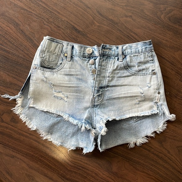 One Teaspoon Le Wolves Shorts - Picture 2 of 4